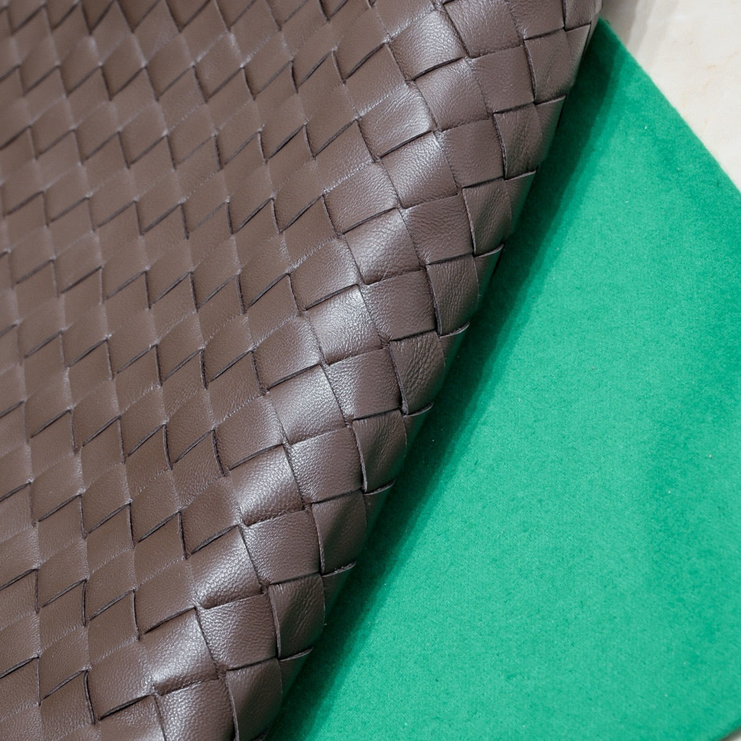 GROSSER HOP 54 IN BRAUNES LAMMSCHUPPEN