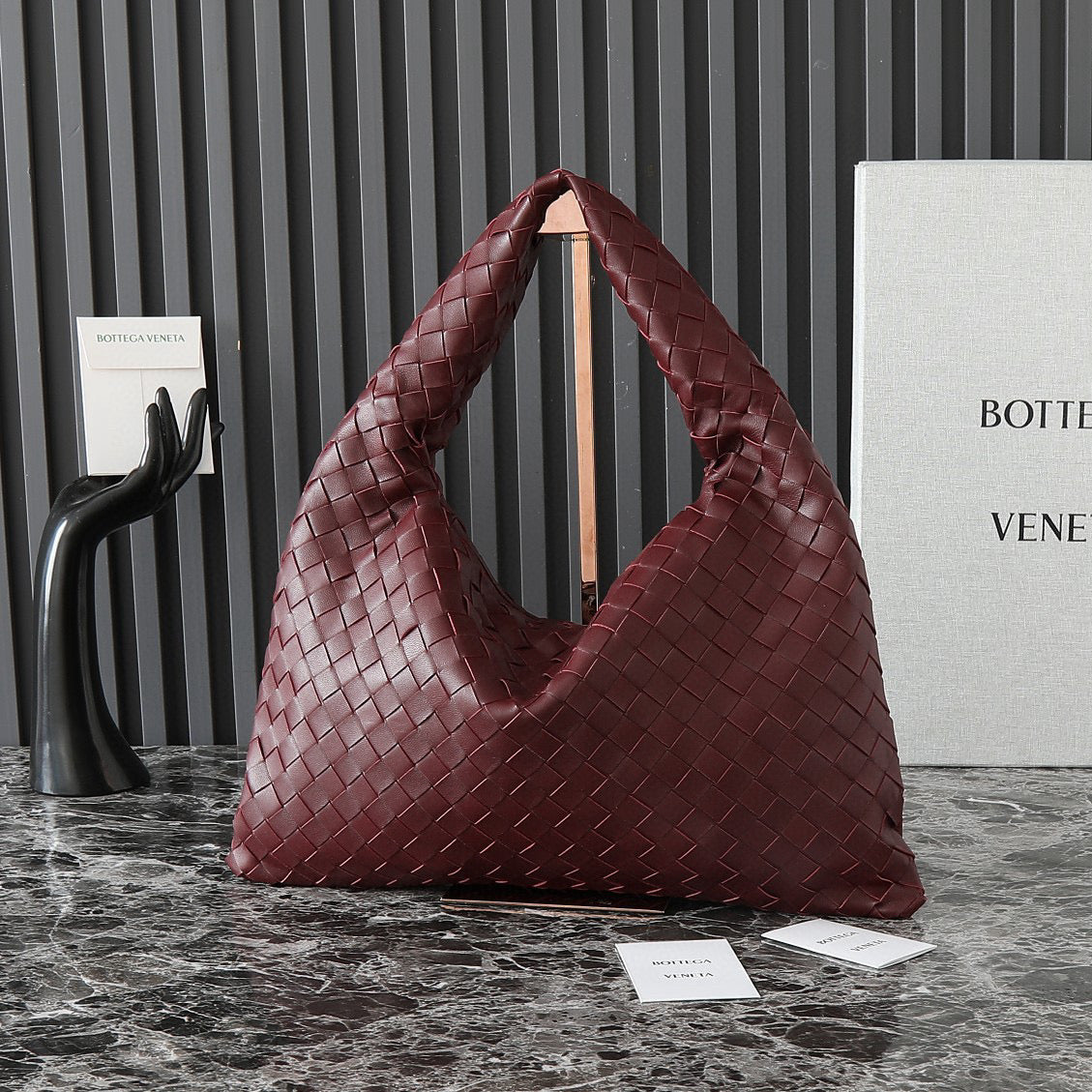 GROSSER HOP 54 IN BURGUNDER LAMMHAUT