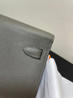 KELLY CLASSIQUE TO GO WALLET EPSOM 20 IN GREY WITH GOLD HARDWARE
