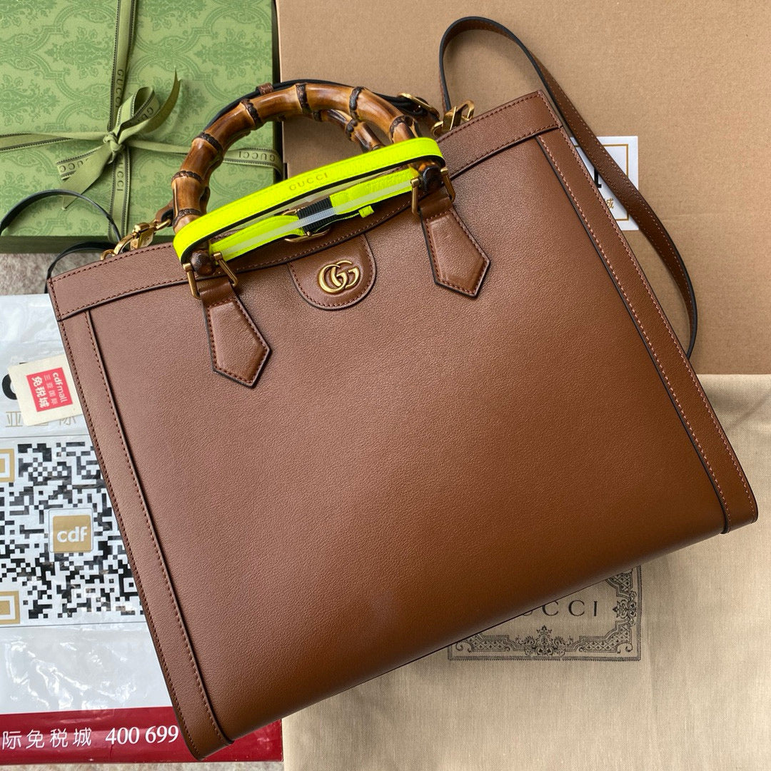 MITTLERE DIANA-TRAGETASCHE 35 IN BRAUN LACKIERTES KALBSLEDER BAMBUSHÄNGER