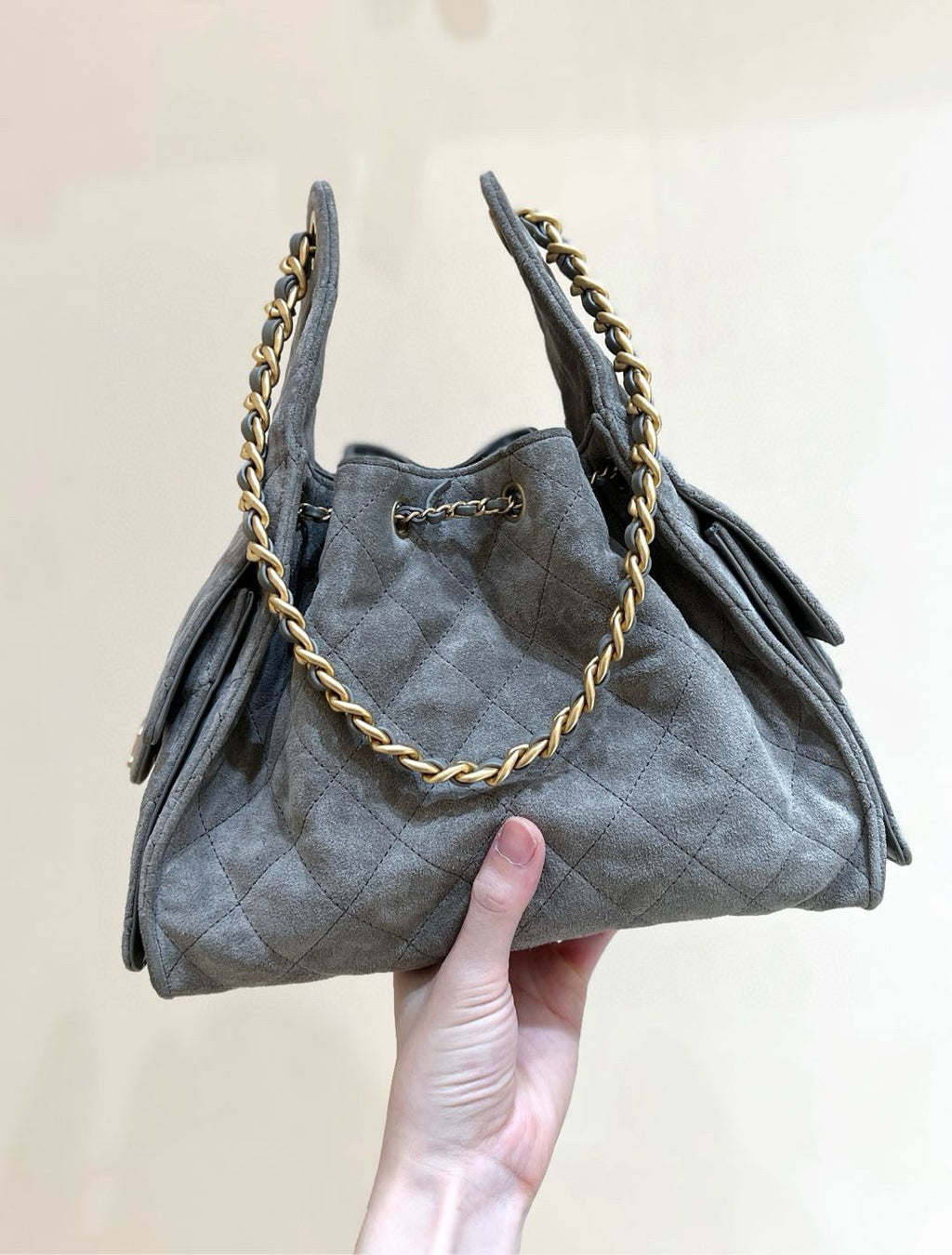 CC 25 HANDBAG IN GREY 30 SUEDE GOLD HARDWARE