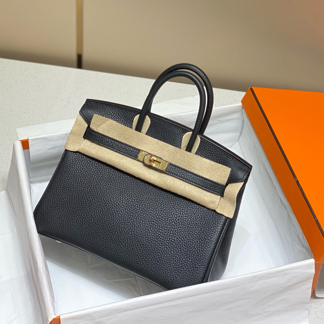 HM Birkin 30 cm in schwarzem Togo-Leder, goldene Beschläge
