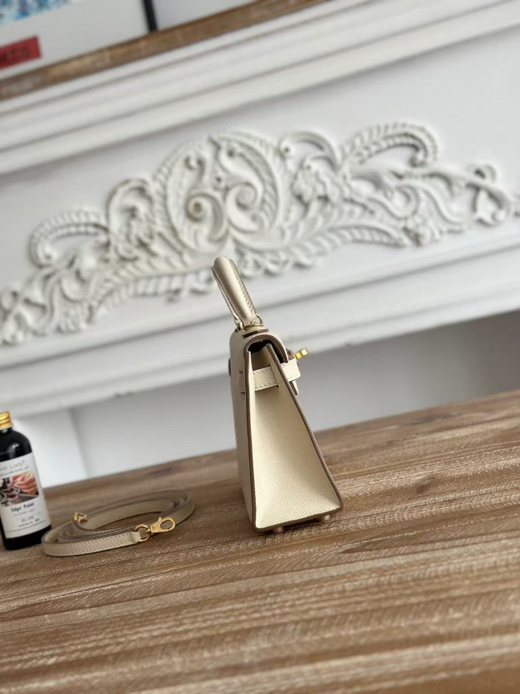 HM KELLY MINI 19 WEISSES KALBSLEDER GOLDENE BESCHLÄGE