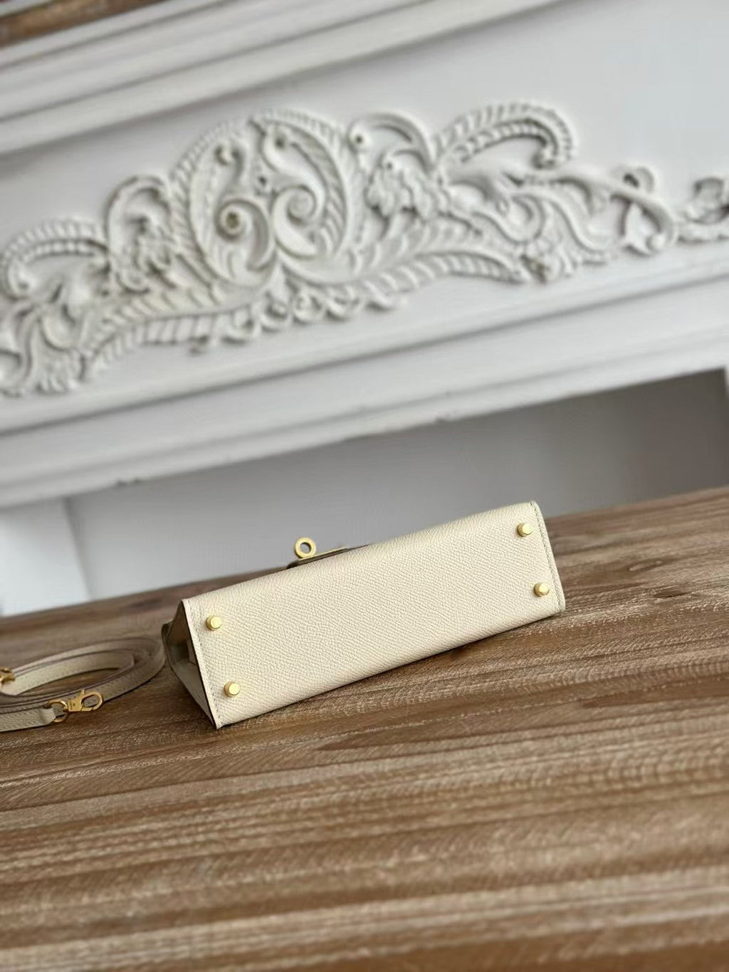 HM KELLY MINI 19 WEISSES KALBSLEDER GOLDENE BESCHLÄGE