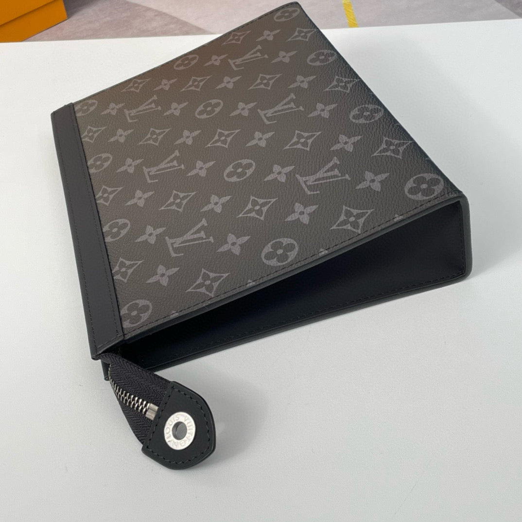 POCHETTE VOYAGE MM 26 MONOGRAM SCHWARZES KALBSLEDER