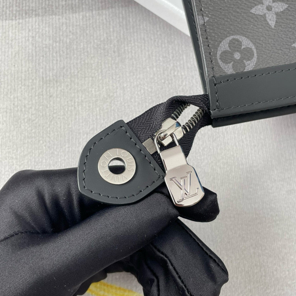 POCHETTE VOYAGE MM 26 MONOGRAM BLACK CALFSKIN