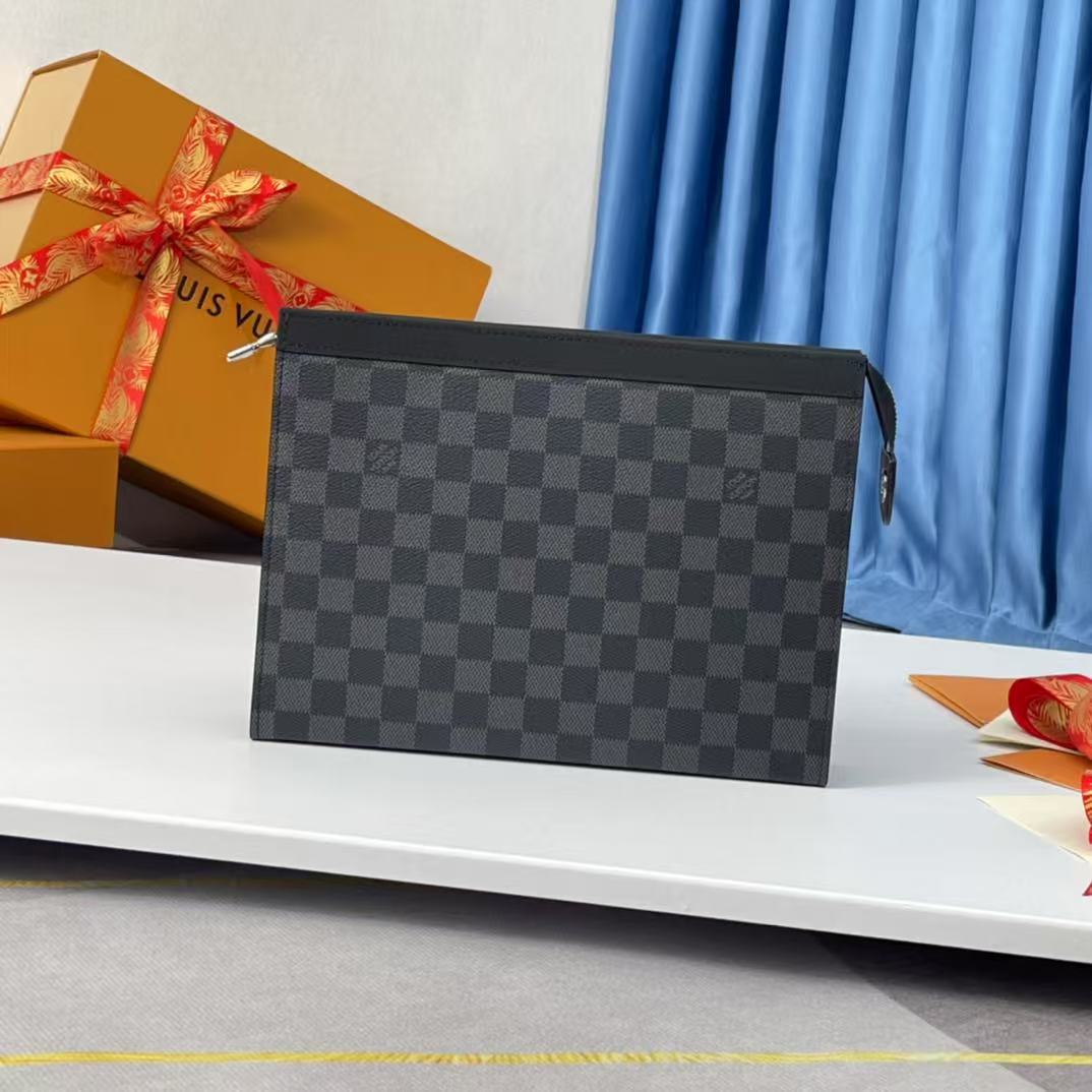 POCHETTE VOYAGE N41696 MM 26 MONOGRAM SCHWARZES KALBSLEDER