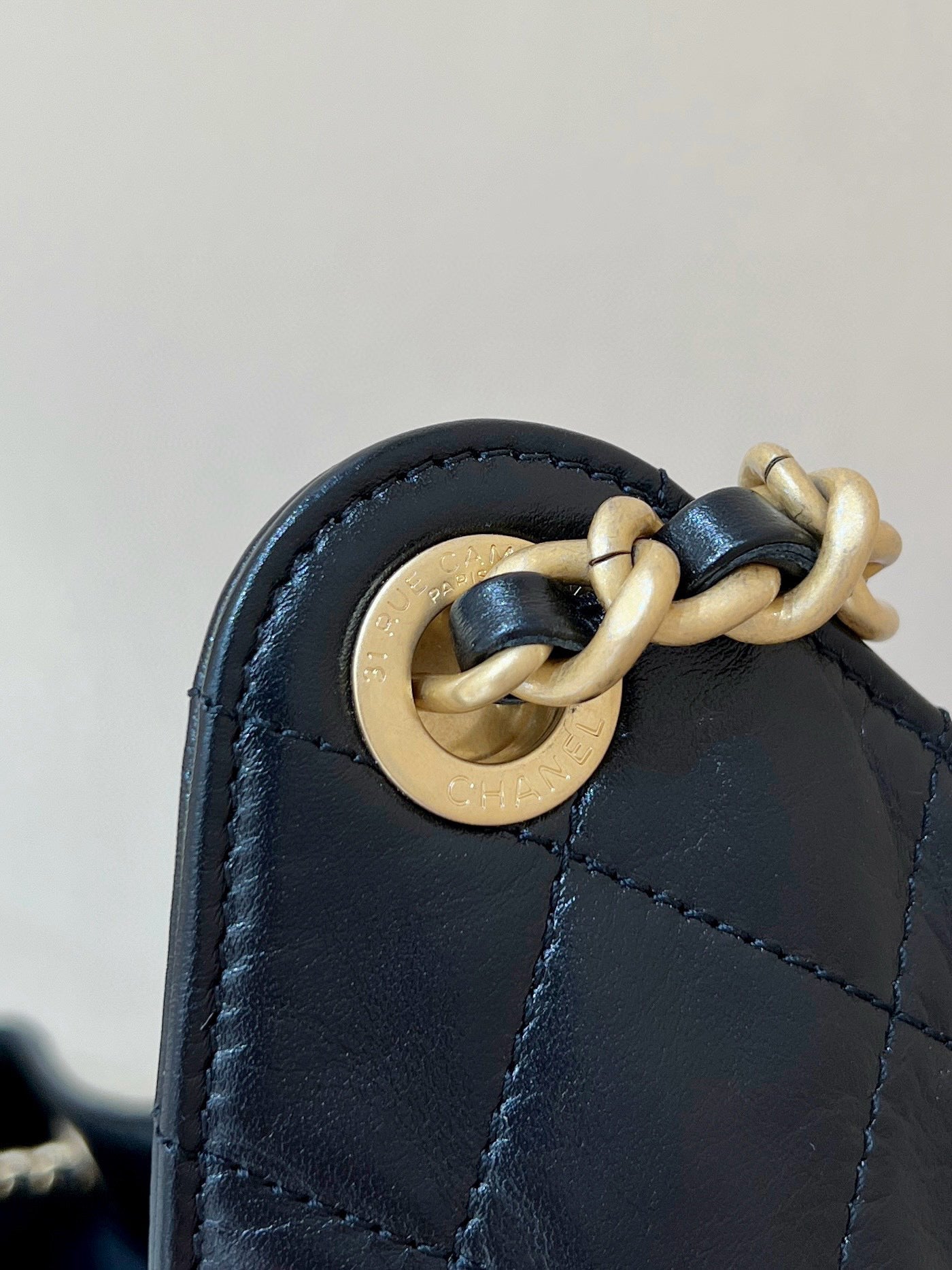 CC 25 HANDBAG IN BLACK 40 GRAINED CALFSKIN GOLD HARDWARE