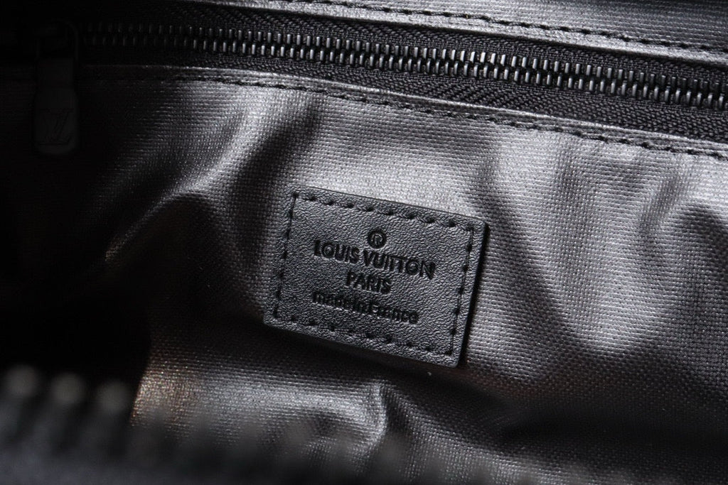 Kulturbeutel 28 cm aus schwarzem Taurillon-Monogramm-Leder