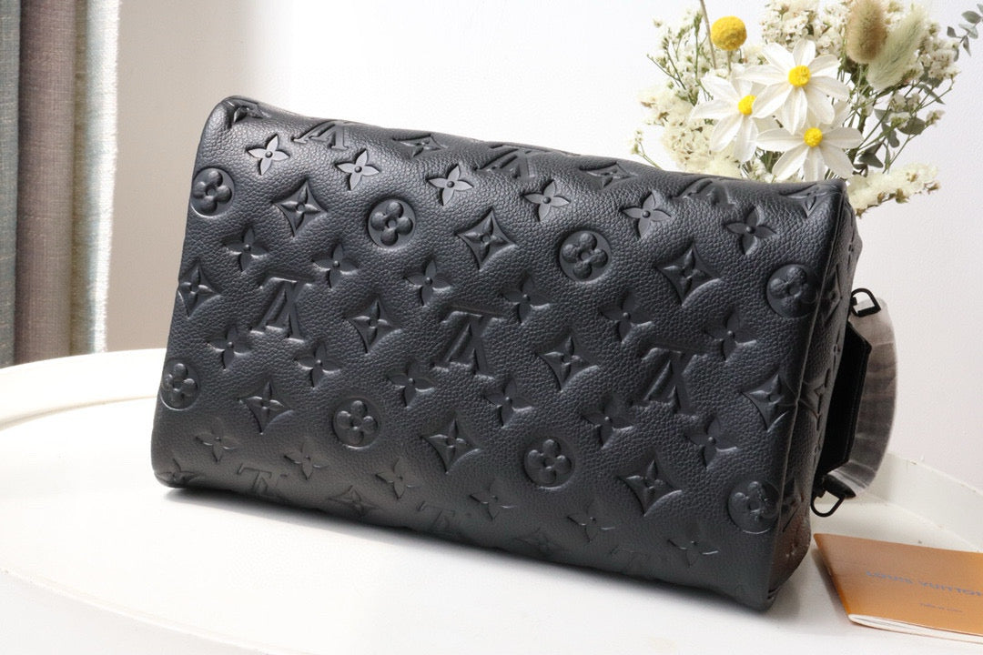 Kulturbeutel 28 cm aus schwarzem Taurillon-Monogramm-Leder