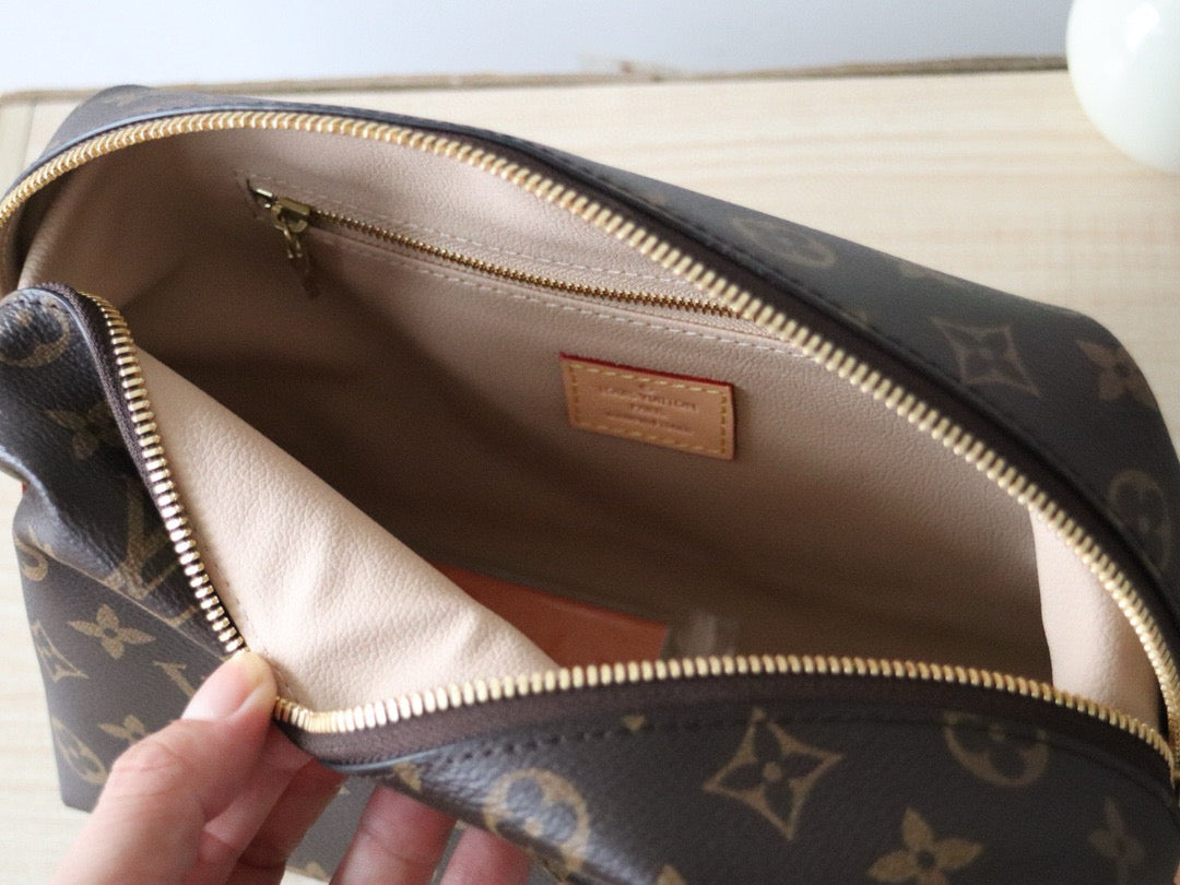 Kosmetiktasche GM Monogramm 27 cm aus Monogramm-Kalbsleder