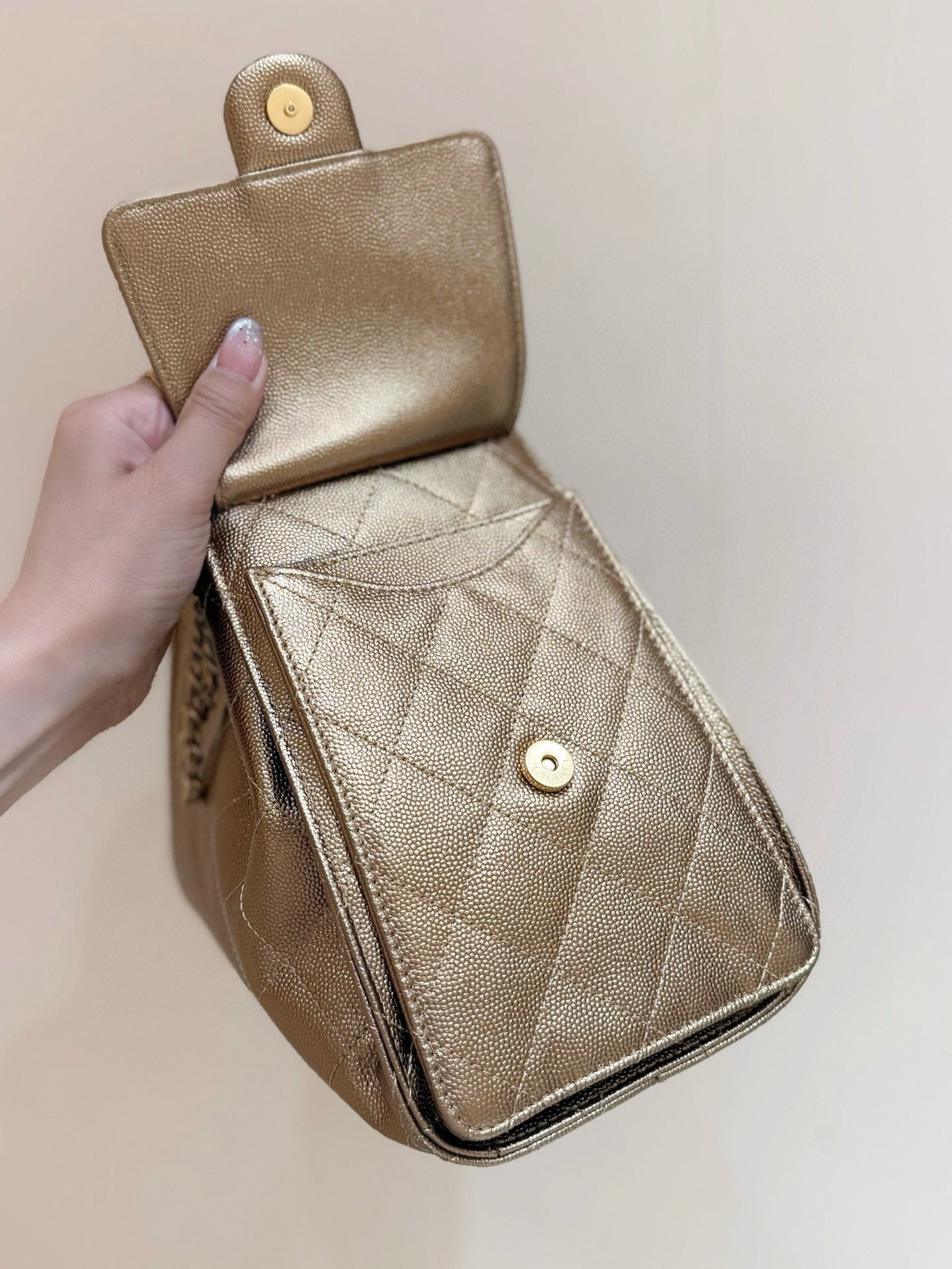 CHANEL 25 MEDIUM HANDBAG IN GOLDEN BROWN CALFSKIN WITH GOLD HARDWARE