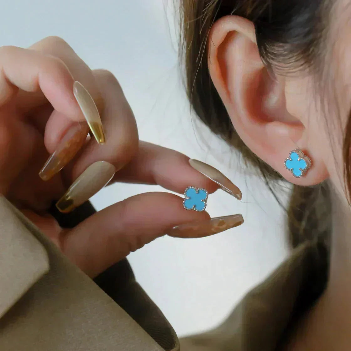 ®Jewelicorn®クローバーミニ9.5mmオニキススタッドピアスシルバー