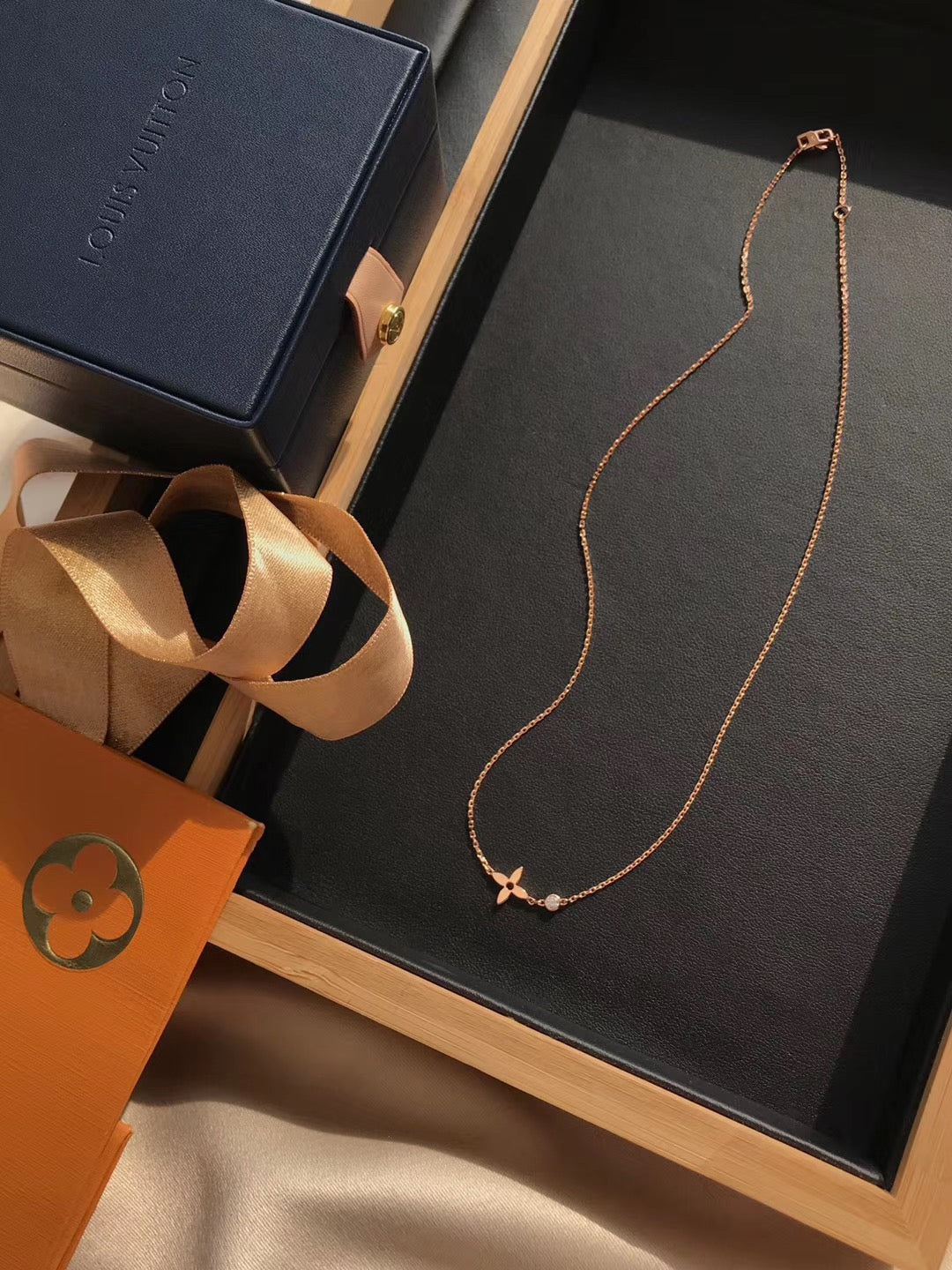 ¡®Jewelicorn¡¯BLOSSOM PENDANT PINK GOLD AND DIAMOND