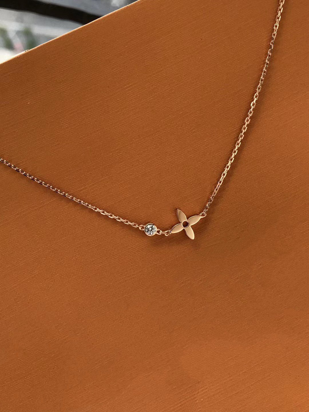 ¡®Jewelicorn¡¯BLOSSOM PENDANT PINK GOLD AND DIAMOND
