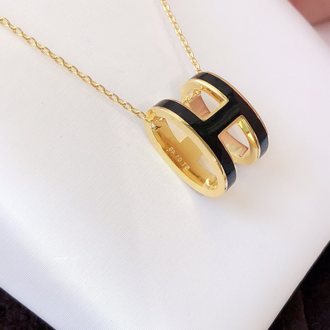 ¡®Jewelicorn¡¯HM CLIC BLACK ENAMEL GOLD NECKLACE