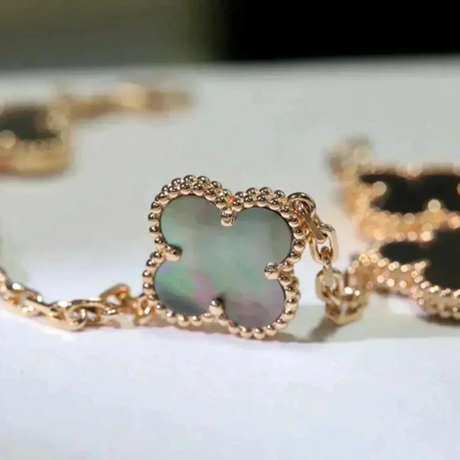 [⭐JeweliWhal] CLOVER 5 MOTIF GRAY MOP BRACELET COLLECTION