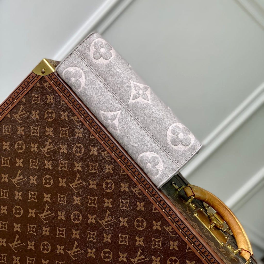 ONTHEGO EAST WEST TASCHE 25 IN BICOLOR MONOGRAM EMPREINTE LEDER