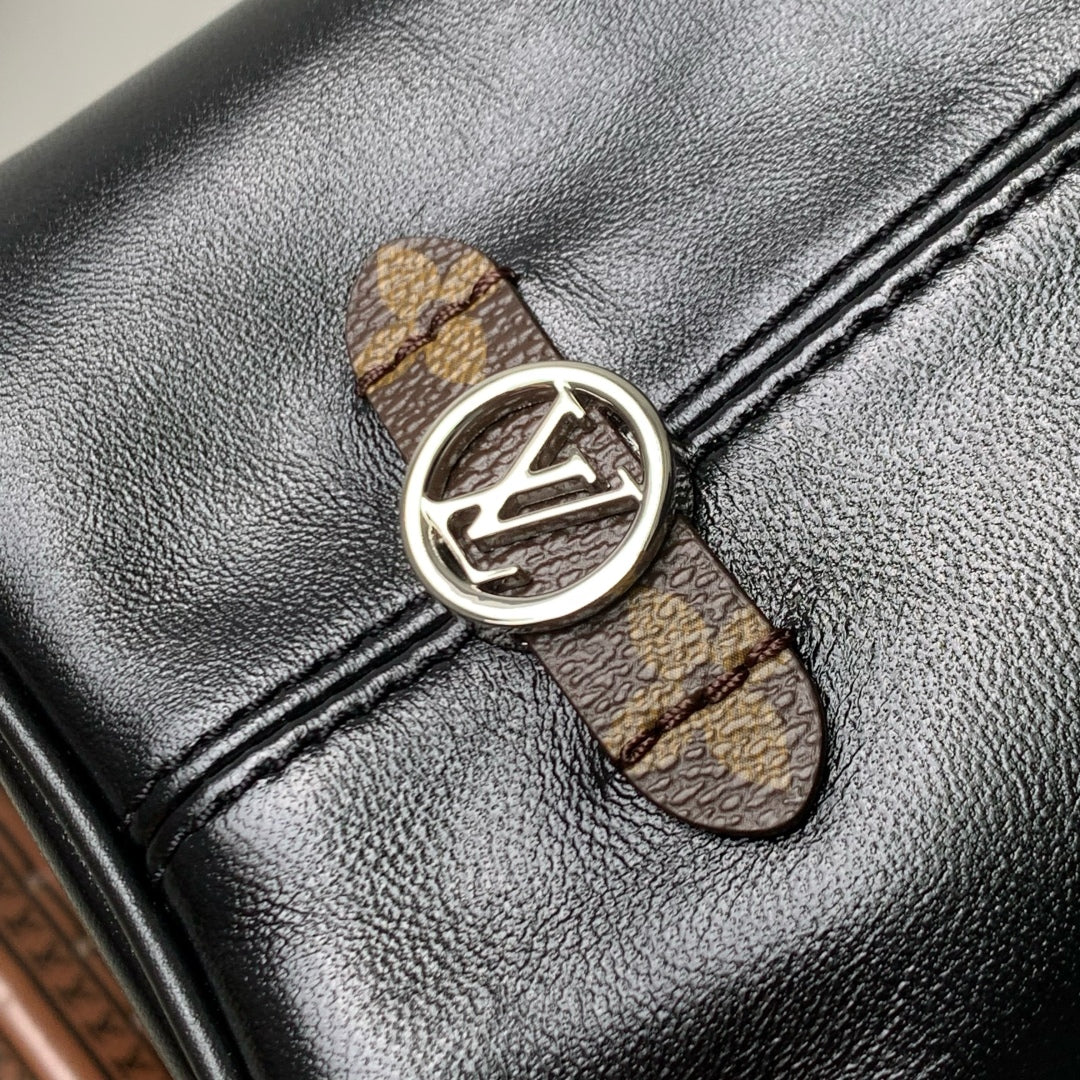 NO WAY VIBE HANDTASCHE 22,5 IN SCHWARZEM LAMMLEDER SILBERNE BESCHLÄGE