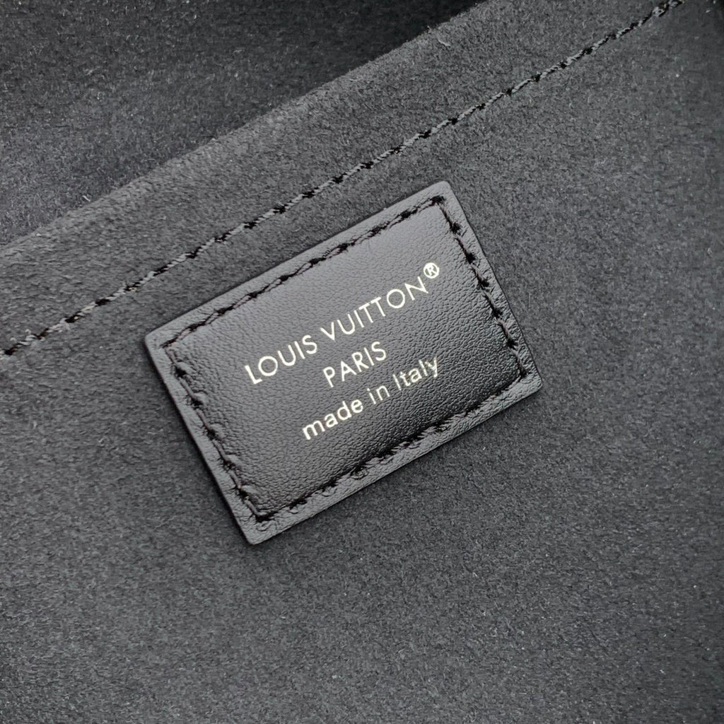 NO WAY VIBE HANDTASCHE 22,5 IN SCHWARZEM LAMMLEDER SILBERNE BESCHLÄGE