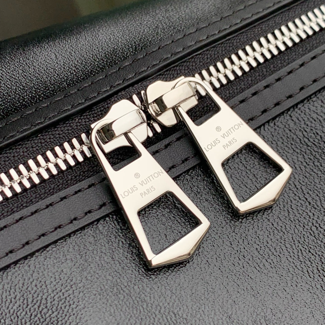 SPEEDY CARGO VIBE 28 IN BLACK LAMBSKIN MONOGRAM LOGO TAG