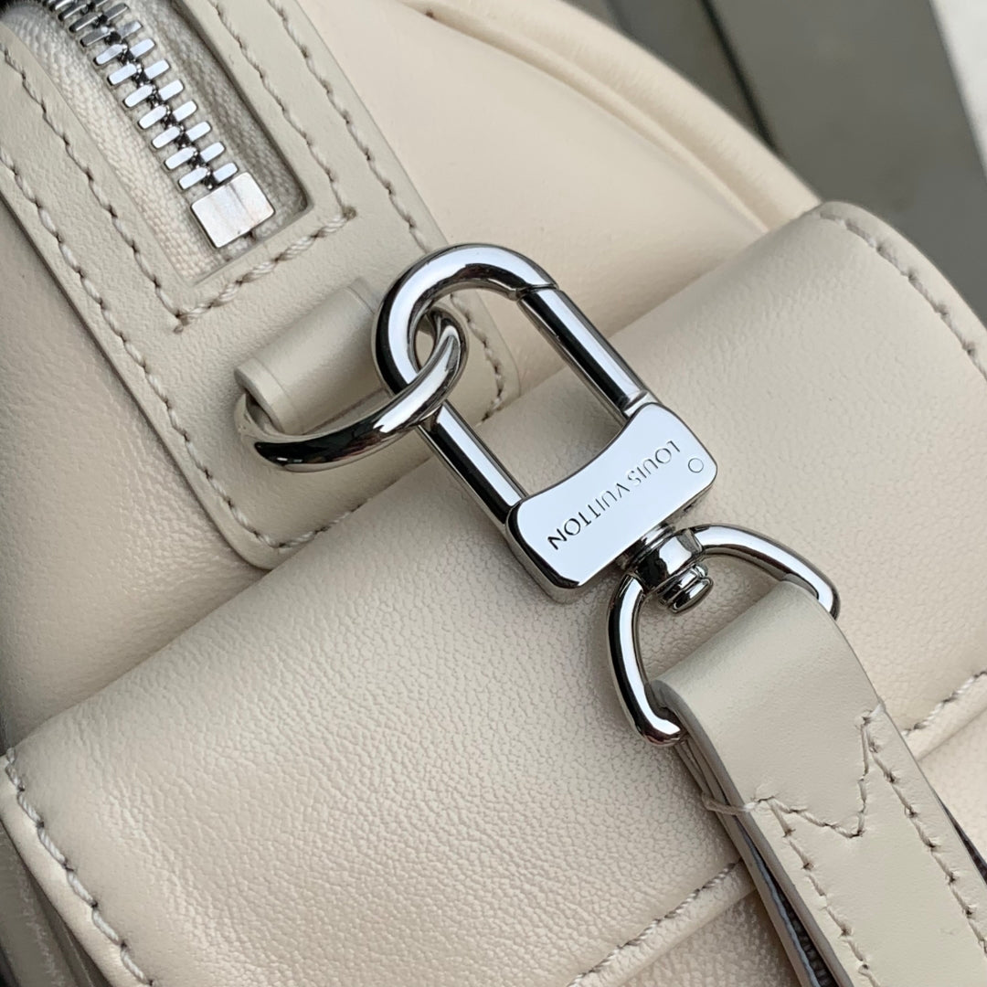 SPEEDY CARGO VIBE 28 IN VANILLE LAMBSKIN MONOGRAM LOGO TAG