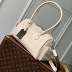 SPEEDY CARGO VIBE 28 IN VANILLE LAMBSKIN MONOGRAM LOGO TAG