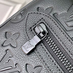 POCHETTE KASAI 24,5 IN SCHWARZEM MONOGRAM SHADOW KALBSLEDER