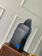 AVENUE SLINGBAG 31 IN SCHWARZ UND GRAU DAMIER GRAPHITA CANVAS CALFLEDER