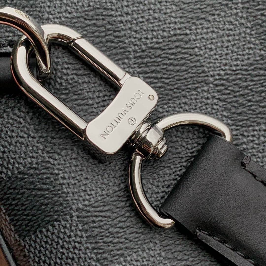 AVENUE SLINGBAG 31 IN SCHWARZ UND GRAU DAMIER GRAPHITA CANVAS CALFLEDER