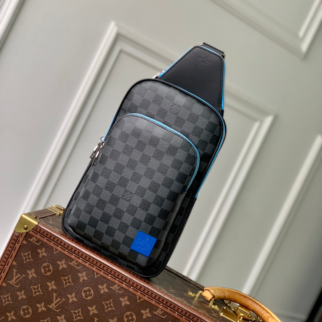 AVENUE SLINGBAG 31 IN SCHWARZ UND GRAU DAMIER GRAPHITA CANVAS CALFLEDER