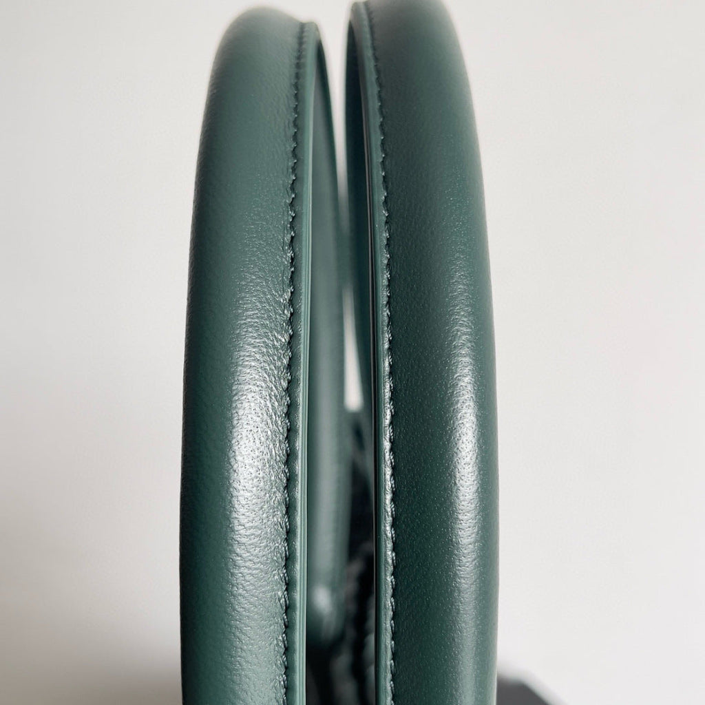 BOTTEGA VENETA 25S GROSSE CABAT-TASCHE 51 AUS TIEFSCHIEFERGRÜNEM LAMMFELL