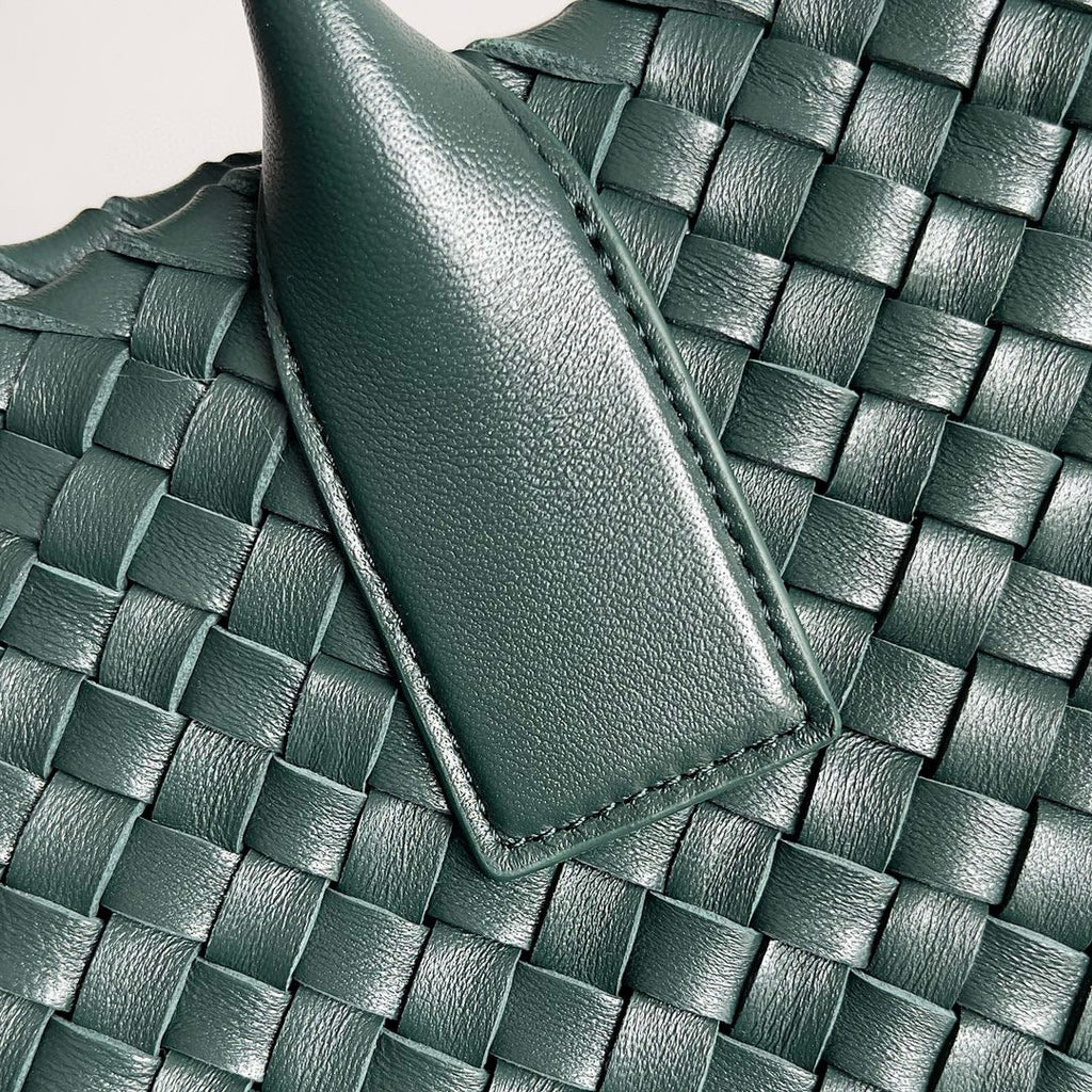 BOTTEGA VENETA 25S GROSSE CABAT-TASCHE 51 AUS TIEFSCHIEFERGRÜNEM LAMMFELL