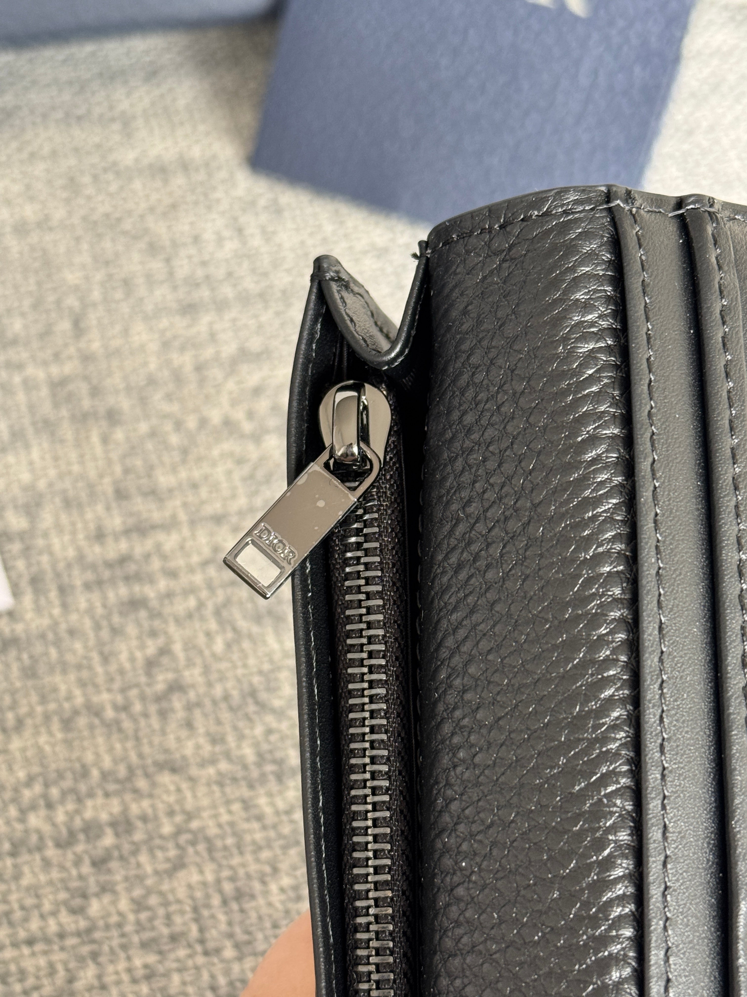 VERTICAL BIFOLD WALLET 19 IN BLACK GRAINED CALFSKIN MIX BLUE MONOGRAM OBLIQUE JACQUARD