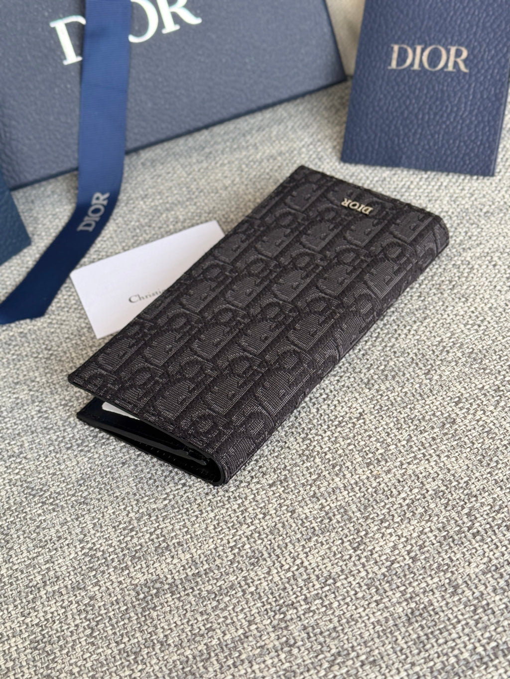 Vertikale lange Geldbörse 19 Zoll in Schwarz, Monogramm, schräger Jacquard