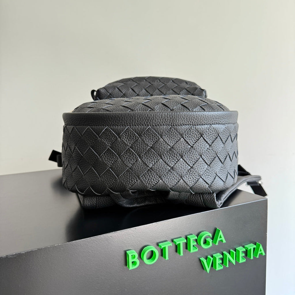 BOTTEGA VENETA 25S INTRECCIATO TASCHE 46 AUS SCHWARZEM KALBSLEDER, SILBERNE HARDWARE