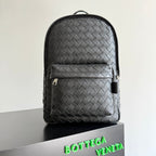 BOTTEGA VENETA 25S INTRECCIATO TASCHE 46 AUS SCHWARZEM KALBSLEDER, SILBERNE HARDWARE
