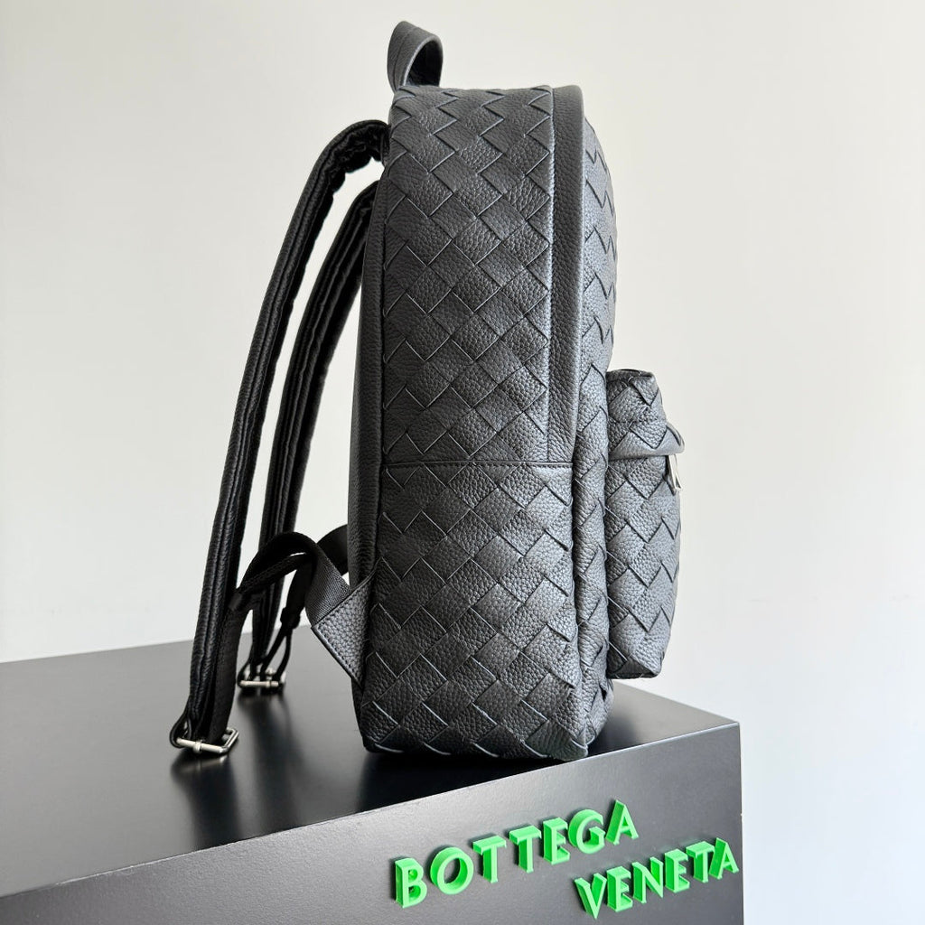 BOTTEGA VENETA 25S INTRECCIATO TASCHE 46 AUS SCHWARZEM KALBSLEDER, SILBERNE HARDWARE