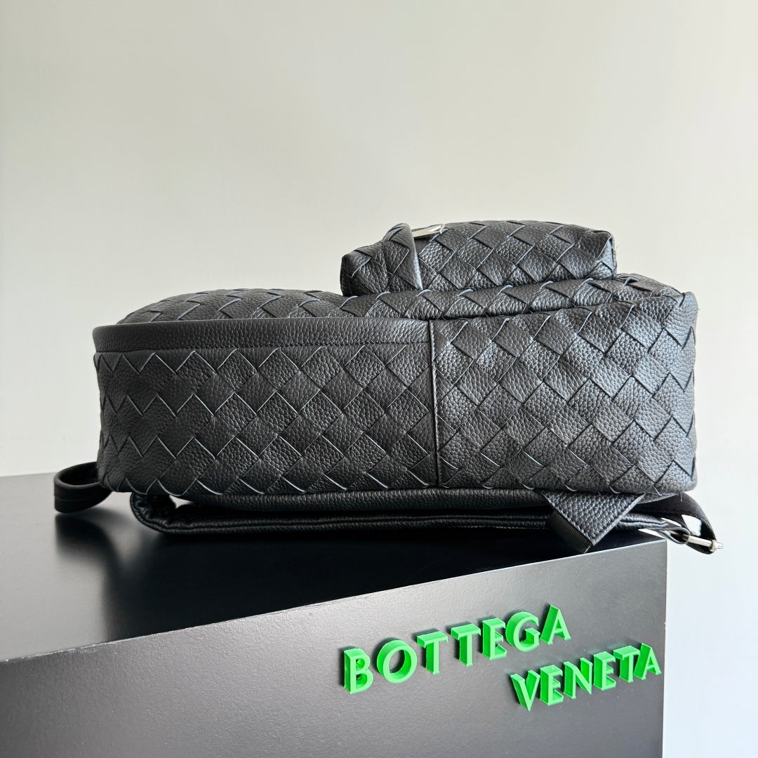 BOTTEGA VENETA 25S INTRECCIATO TASCHE 46 AUS SCHWARZEM KALBSLEDER, SILBERNE HARDWARE