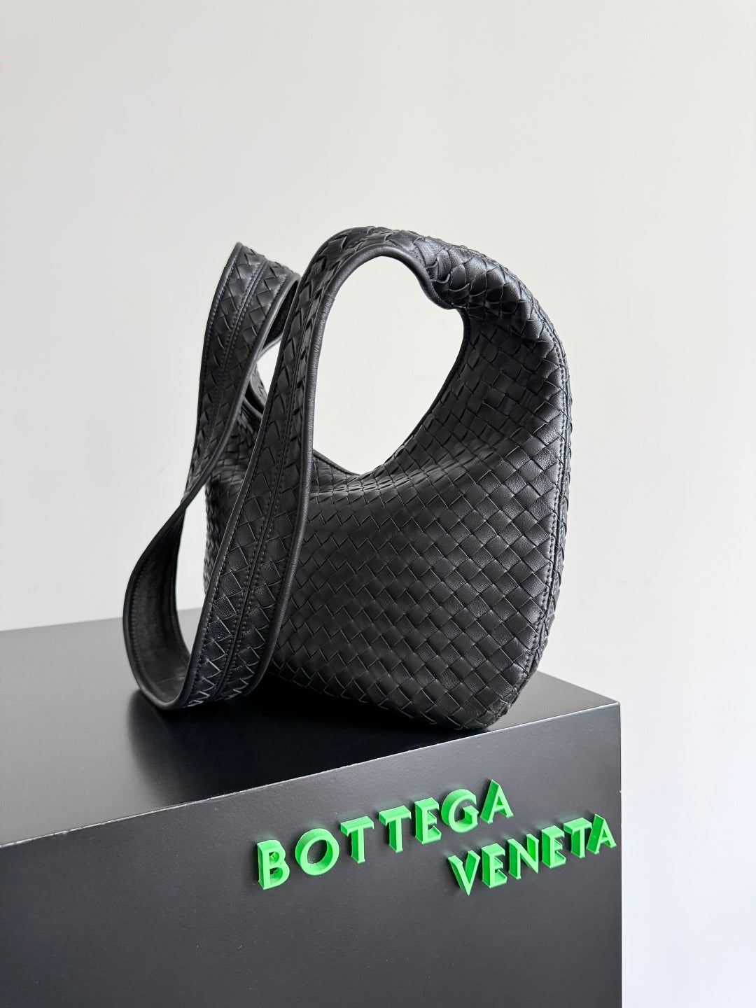 BOTTEGA VENETA 25S GROSSE VENETO-TASCHE 38 IN SCHWARZES KALBSLEDER SILBERNE BESCHLÄGE