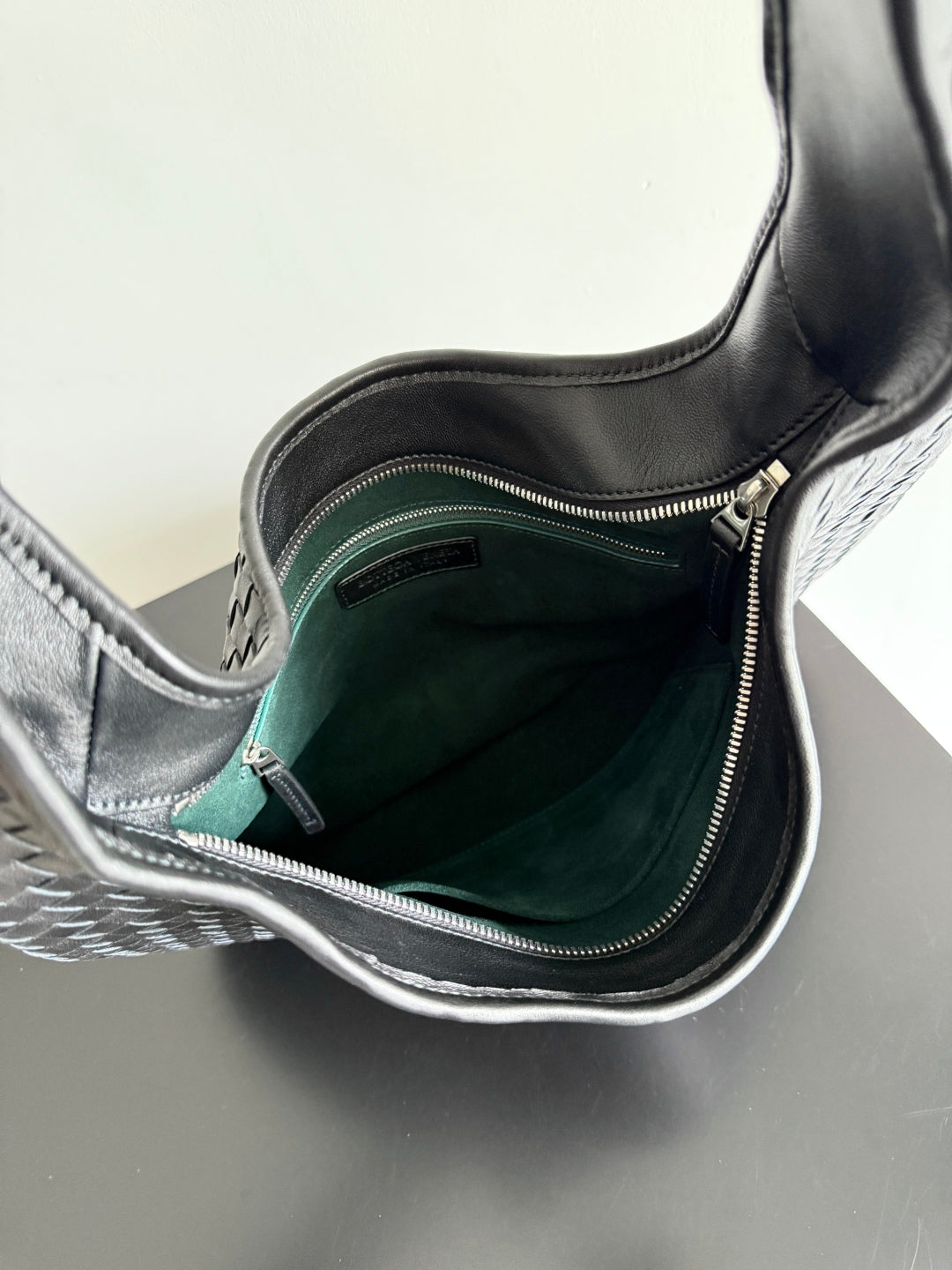 BOTTEGA VENETA 25S GROSSE VENETO-TASCHE 38 IN SCHWARZES KALBSLEDER SILBERNE BESCHLÄGE