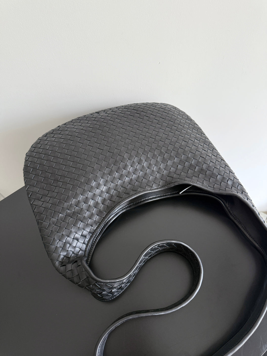 BOTTEGA VENETA 25S GROSSE VENETO-TASCHE 38 IN SCHWARZES KALBSLEDER SILBERNE BESCHLÄGE