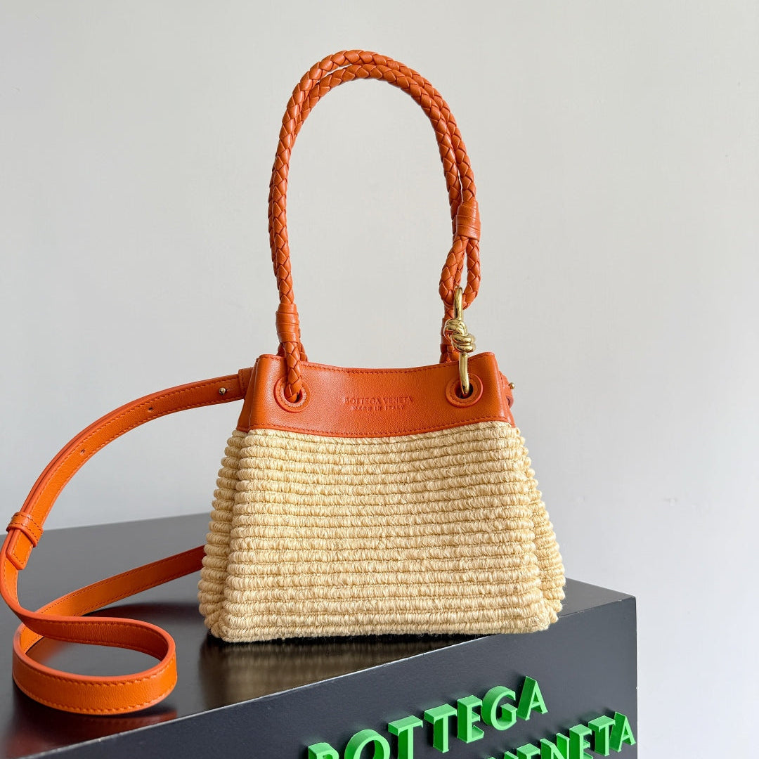 BOTTEGA VENETA 25S KLEINER FALLSCHIRM 20 IN GEBÄRMTES ORANGENKALBLEDER UND RAFFIA