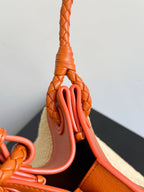 BOTTEGA VENETA 25S KLEINER FALLSCHIRM 20 IN GEBÄRMTES ORANGENKALBLEDER UND RAFFIA