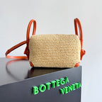 BOTTEGA VENETA 25S LOOP BAG 19 IN BURNT ORANGE RAFFIA UND KALBSLEDER