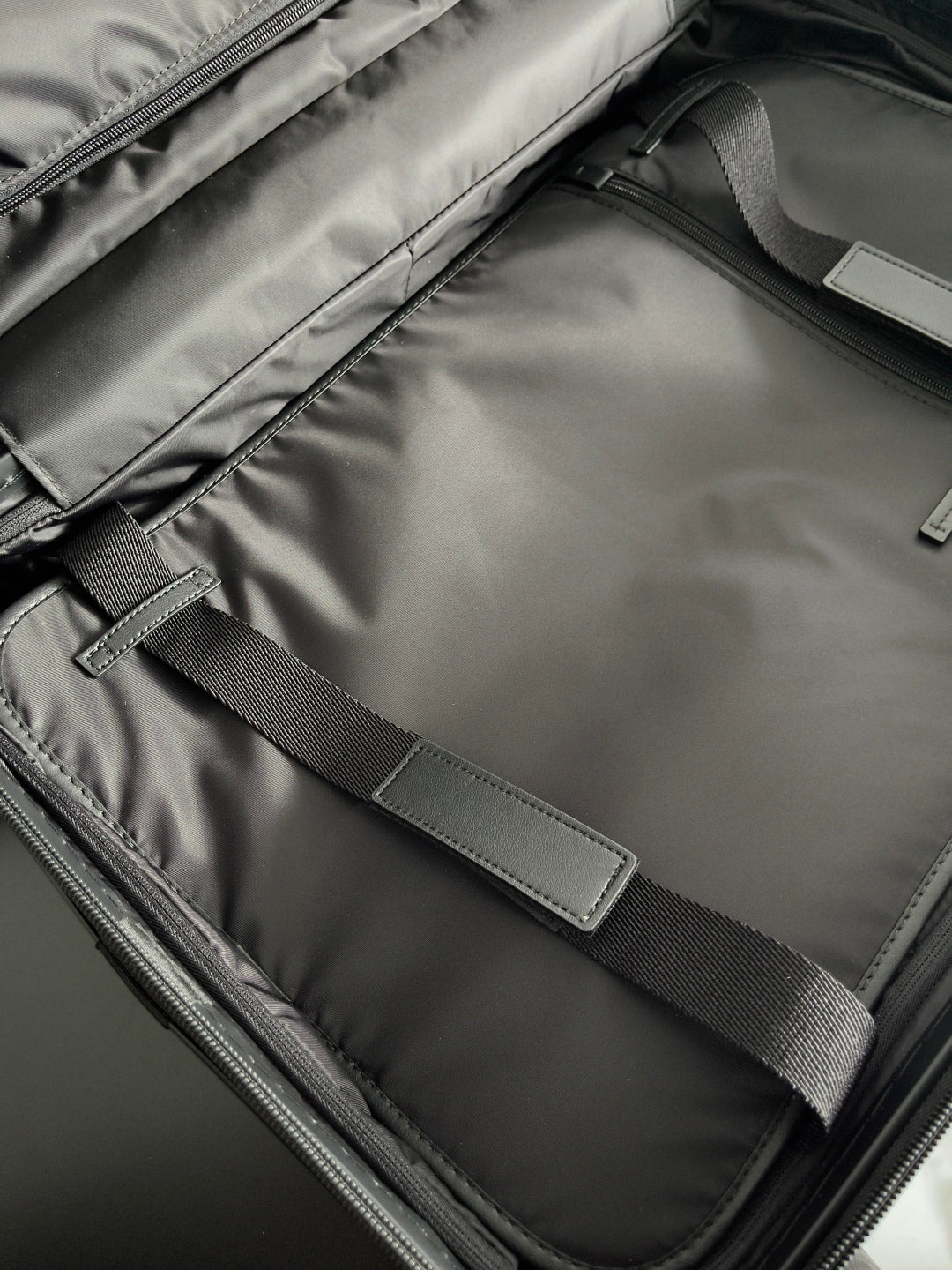 BOTTEGA VENETA 25S ODYSSEY CABIN 3D INTRECCIO-MUSTER GEPÄCK 55 AUS SCHWARZEM KALBSLEDER