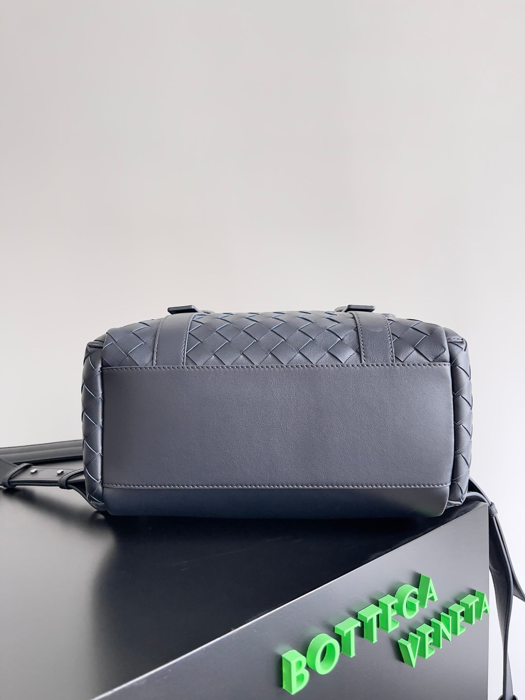 Schulrucksack 39 in nachtblauem Lammleder