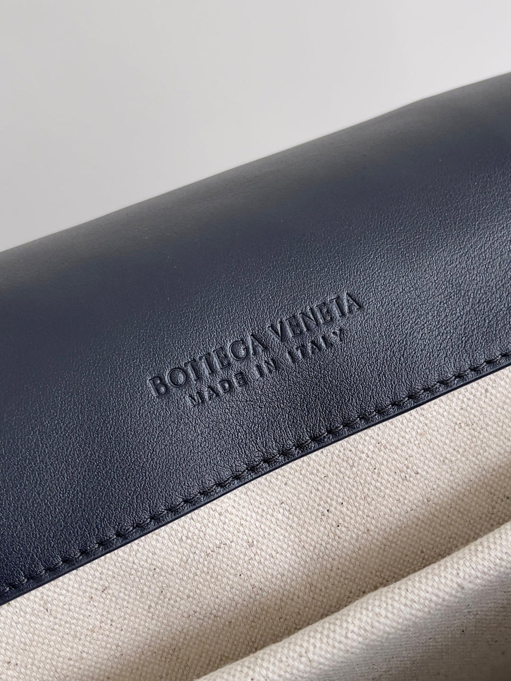 Schulrucksack 39 in nachtblauem Lammleder