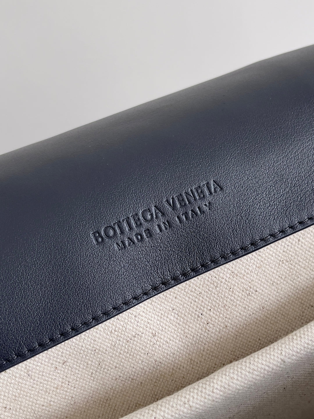 Schulrucksack 39 in nachtblauem Lammleder