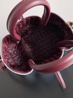 KLEINE WENDBARE PINACOTECA-TRAGETASCHE, 24 IN, LAMMLEDER IN MADDER BRAUT UND WILDBLAU